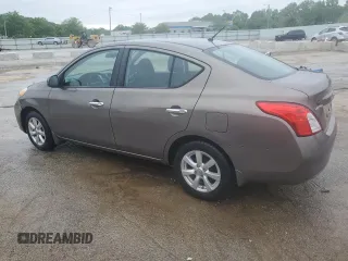 2012 Nissan Versa SV z VIN 3N1CN7AP1CL927523, wystawiony jako Copart lot #58196055 z przebiegiem 156 057 mil mil oraz Nie do naprawy • Non repairable. Historia ofert i sprzedaży dostępna na DreamBid. Obrazek 2.