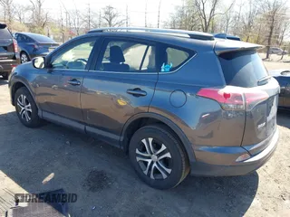 2018 Toyota RAV4 LE с VIN JTMBFREV2JJ211423, выставлен на аукционе IAAI как лот 42068521 с пробегом 85 089 миль миль и . История ставок и продаж доступна на DreamBid. Изображение 3.