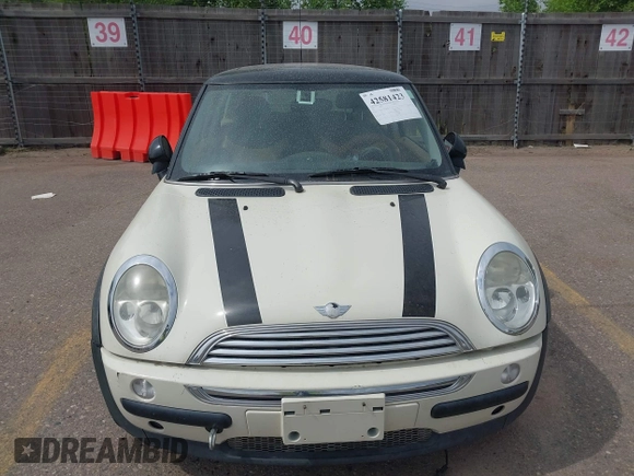 2004 MINI Hardtop with VIN WMWRC334X4TJ56384, listed as a IAAI auction lot 42581423 with 79,129 mi miles and . Bid and sale history available at DreamBid. Image 6.