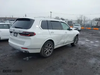 2025 BMW X7 xDrive40i with VIN 5UX23EM05S9X98435, listed as a IAAI auction lot 41476358 with 2,946 mi miles. Bid and sale history available at carsss.com. Image 4.