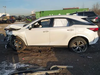 2024 Lexus RX 350h z VIN 2T2BBMCA8RC055678, wystawiony jako IAAI lot #41160022 z przebiegiem 5 275 mil mil oraz . Historia ofert i sprzedaży dostępna na DreamBid. Obrazek 13.