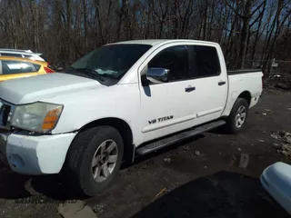 2005 Nissan Titan SE with VIN 1N6AA07B25N514643, listed as a IAAI auction lot 32638857 with 214,304 mi miles. Bid and sale history available at carsss.com. Image 2.
