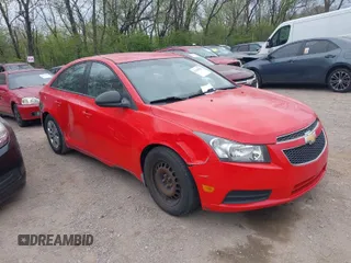 2014 Chevrolet Cruze LS with VIN 1G1PA5SG2E7151755, listed as a IAAI auction lot 42043027 with 194,071 mi miles and . Bid and sale history available at carsss.com. Image 1.