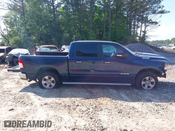 2019 Ram 1500 Big Horn z VIN 1C6RRFFG0KN909003, wystawiony jako IAAI lot #39513660 z przebiegiem 84 291 mil mil oraz . Historia ofert i sprzedaży dostępna na DreamBid. Obrazek 14.