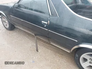 1983 Chevrolet El Camino z VIN 1GCCW80H5DR277552, wystawiony jako IAAI lot #40756516 z przebiegiem 73 947 mil mil oraz . Historia ofert i sprzedaży dostępna na DreamBid. Obrazek 6.