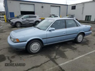 1990 Toyota Camry z VIN JT2VV22EXL3011563, wystawiony jako Copart lot #46136565 z przebiegiem 63 819 mil mil oraz Czysty tytuł • Clean title. Historia ofert i sprzedaży dostępna na DreamBid. Obrazek 1.