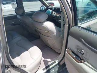 1996 Lincoln Town Car Signature z VIN 1LNLM82W7TY604597, wystawiony jako IAAI lot #42524442 z przebiegiem 245 728 mil mil oraz . Historia ofert i sprzedaży dostępna na DreamBid. Obrazek 8.
