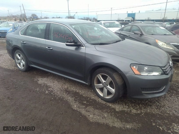 2014 Volkswagen Passat SE w/Sunroof with VIN 1VWBT7A34EC058651, listed as a IAAI auction lot 41674952 with 117,932 mi miles. Bid and sale history available at carsss.com. Image 1.