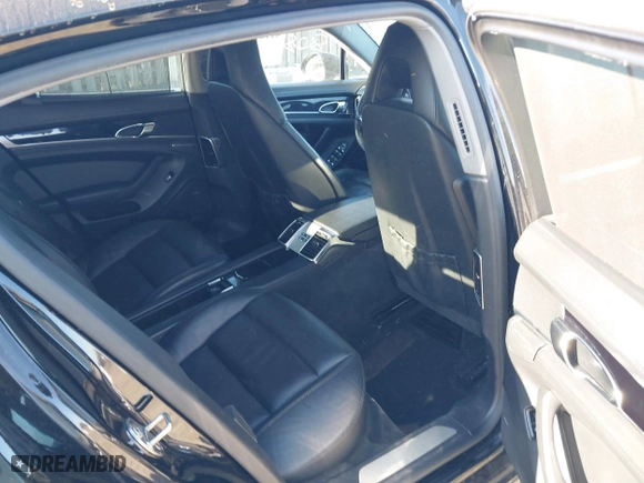 2010 Porsche Panamera S with VIN WP0AB2A71AL063114, listed as a IAAI auction lot 41169138 with 127,292 mi miles. Bid and sale history available at carsss.com. Image 8.