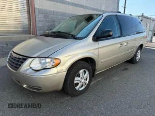 2005 Chrysler Town & Country LX with VIN 2C8GP44R15R541631, listed as a Copart auction lot 42972425 with 149,439 mi miles and Clean Title. Bid and sale history available at carsss.com. Image 2.