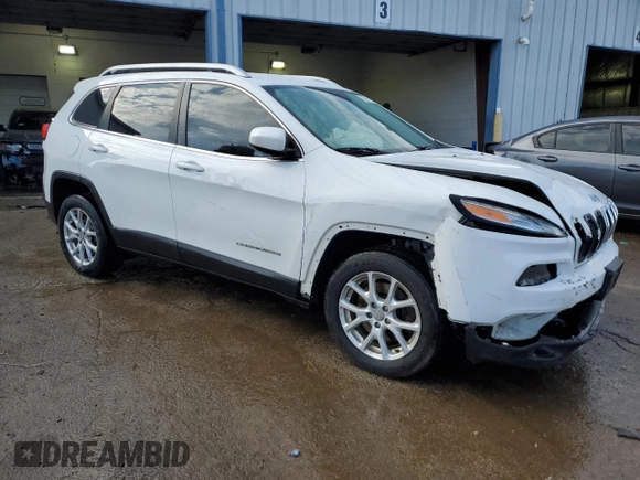 2017 Jeep Cherokee Latitude with VIN 1C4PJLCS8HW578740, listed as a Copart auction lot 43763215 with 200,488 mi miles and Salvage Title. Bid and sale history available at carsss.com. Image 4.