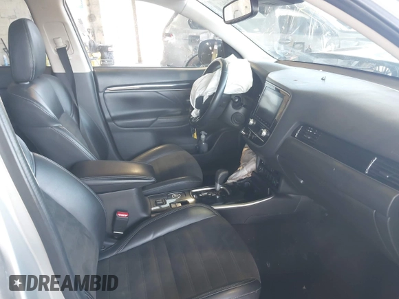 2020 Mitsubishi Outlander ES z VIN JA4AZ3A34LZ044369, wystawiony jako IAAI lot #42170949 z przebiegiem 133 730 mil mil oraz . Historia ofert i sprzedaży dostępna na DreamBid. Obrazek 5.