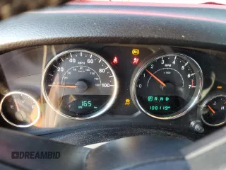 2018 Jeep Wrangler Unlimited Sahara z VIN 1C4BJWEGXJL913539, wystawiony jako Copart lot #54881915 z przebiegiem 108 119 mil mil oraz Szkoda całkowita • Salvage title. Historia ofert i sprzedaży dostępna na DreamBid. Obrazek 9.