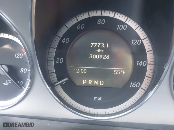 2009 Mercedes-Benz C-Class 3.0L Sport with VIN WDDGF54X19R061356, listed as a IAAI auction lot 41910107 with 300,926 mi miles. Bid and sale history available at carsss.com. Image 7.