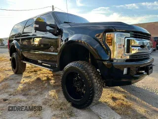 2004 Ford Excursion Eddie Bauer with VIN 1FMSU45P14EA06923, listed as a Copart auction lot 52830855 with 186,217 mi miles and Clean Title. Bid and sale history available at DreamBid. Image 4.