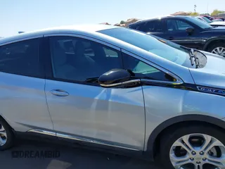 2017 Chevrolet Bolt EV LT z VIN 1G1FW6S08H4185243, wystawiony jako IAAI lot #42184763 z przebiegiem 78 347 mil mil oraz . Historia ofert i sprzedaży dostępna na DreamBid. Obrazek 14.