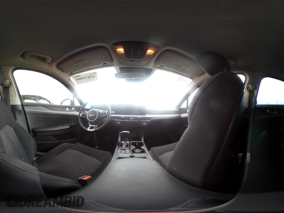 2025 Kia K5 LXS z VIN KNAG24J77S5316431, wystawiony jako IAAI lot #42072969 z przebiegiem 14 413 mil mil oraz . Historia ofert i sprzedaży dostępna na DreamBid. Obrazek 20.