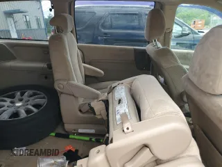 2006 Kia Sedona LX with VIN KNDMB233366052094, listed as a Copart auction lot 58241074 with 181,295 mi miles and Salvage Title. Bid and sale history available at carsss.com. Image 11.