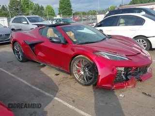 2024 Chevrolet Corvette 2LZ z VIN 1G1YE2D35R5605516, wystawiony jako IAAI lot #42291526 z przebiegiem 2472 mil mil oraz . Historia ofert i sprzedaży dostępna na DreamBid. Obrazek 14.
