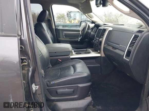 2016 Ram 1500 Lone Star z VIN 1C6RR7LT2GS139404, wystawiony jako IAAI lot #41227284 z przebiegiem 106 710 mil mil oraz . Historia ofert i sprzedaży dostępna na DreamBid. Obrazek 5.