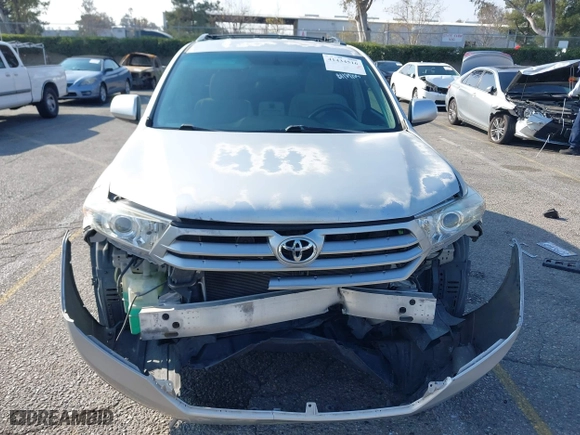 2011 Toyota Highlander with VIN 5TDZK3EH4BS039725, listed as a IAAI auction lot 41434516 with 220,992 mi miles. Bid and sale history available at carsss.com. Image 12.