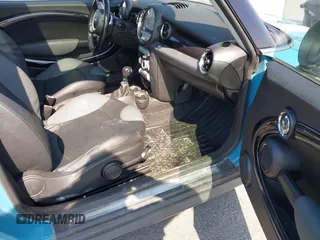 2009 MINI Hardtop with VIN WMWMF33579TT68578, listed as a IAAI auction lot 42571757 with 78,591 mi miles and . Bid and sale history available at DreamBid. Image 5.