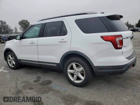 2018 Ford Explorer XLT z VIN 1FM5K7D81JGC86955, wystawiony jako Copart lot #53206335 z przebiegiem 152 437 mil mil oraz Szkoda całkowita • Salvage title. Historia ofert i sprzedaży dostępna na DreamBid. Obrazek 2.