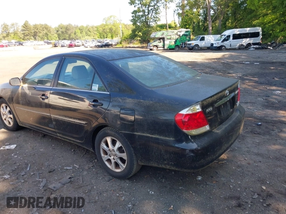 2006 Toyota Camry LE z VIN 4T1BF30KX6U628056, wystawiony jako IAAI lot #42410228 z przebiegiem 197 487 mil mil oraz . Historia ofert i sprzedaży dostępna na DreamBid. Obrazek 3.