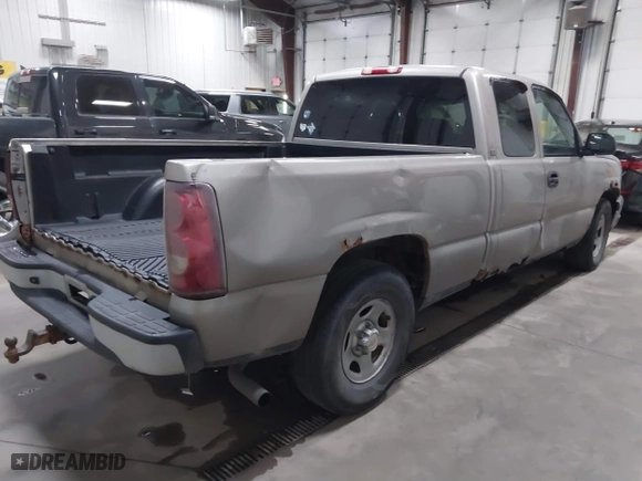2003 Chevrolet Silverado 1500 Work Truck with VIN 2GCEC19X831322400, listed as a IAAI auction lot 40653506 with 264,390 mi miles. Bid and sale history available at carsss.com. Image 4.