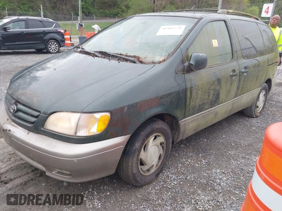 2001 Toyota Sienna LE with VIN 4T3ZF13C71U351289, listed as a IAAI auction lot 41966579 with 254,740 mi miles. Bid and sale history available at carsss.com. Image 2.