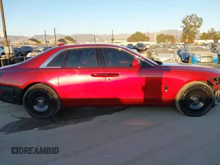 2021 Rolls-Royce Ghost z VIN SCATV0C04MU206342, wystawiony jako IAAI lot #41038269 z przebiegiem 15 298 mil mil oraz . Historia ofert i sprzedaży dostępna na DreamBid. Obrazek 14.