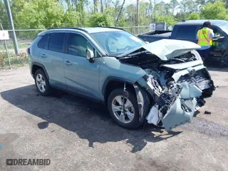 2021 Toyota RAV4 XLE with VIN JTMW1RFV8MD077146, listed as a IAAI auction lot 41970860 with 22,029 mi miles. Bid and sale history available at carsss.com. Image 1.