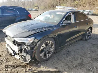 2022 Audi e-tron Sportback S line Premium Plus z VIN WA12AAGE2NB041104, wystawiony jako Copart lot #75980913 z przebiegiem Nie podano mil oraz Nie do naprawy. Historia ofert i sprzedaży dostępna na DreamBid. Obrazek 1.