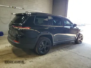 2025 Jeep Grand Cherokee Altitude X z VIN 1C4RJKAG8S8636777, wystawiony jako Copart lot #56097395 z przebiegiem 13 973 mil mil oraz Szkody całkowita. Historia ofert i sprzedaży dostępna na DreamBid. Obrazek 3.