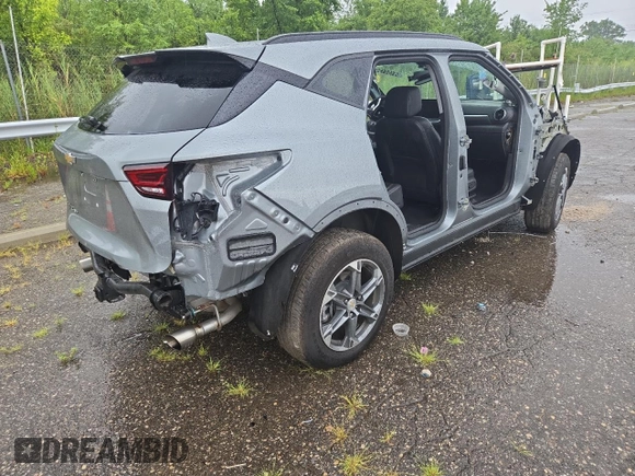 2024 Chevrolet Blazer LT z VIN 3GNKBJR4XRS197979, wystawiony jako Copart lot #66184134 z przebiegiem Nie podano mil oraz Szkoda całkowita • Salvage title. Historia ofert i sprzedaży dostępna na DreamBid. Obrazek 3.