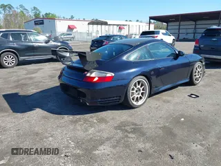 2004 Porsche 911 z VIN WP0AC29954S692825, wystawiony jako IAAI lot #41781530 z przebiegiem 28 942 mil mil oraz . Historia ofert i sprzedaży dostępna na DreamBid. Obrazek 4.