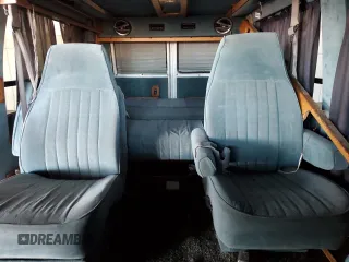 1992 Chevrolet Chevy Van z VIN 1GBEG25K3N7110762, wystawiony jako Copart lot #81037964 z przebiegiem 202 599 mil mil oraz Czysty tytuł • Clean title. Historia ofert i sprzedaży dostępna na DreamBid. Obrazek 10.