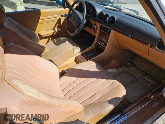 1987 Mercedes-Benz 560 SL z VIN WDBBA48D5HA061899, wystawiony jako Copart lot #45910515 z przebiegiem 68 293 mil mil oraz Czysty tytuł • Clean title. Historia ofert i sprzedaży dostępna na DreamBid. Obrazek 5.