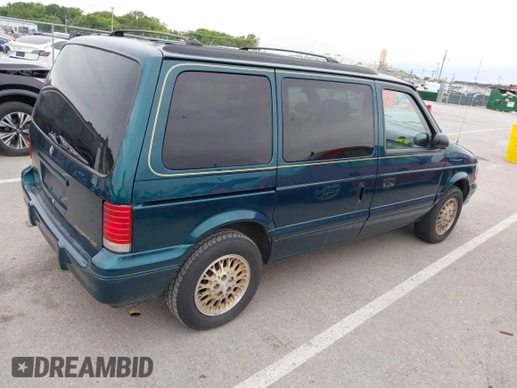 1994 Plymouth Voyager z VIN 2P4GH45R1RR703949, wystawiony jako IAAI lot #42330333 z przebiegiem 67 672 mil mil oraz . Historia ofert i sprzedaży dostępna na DreamBid. Obrazek 4.