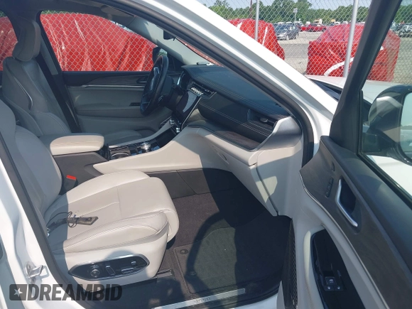 2022 Jeep Grand Cherokee Overland with VIN 1C4RJHDGXN8576813, listed as a IAAI auction lot 42314919 with 35,632 mi miles and . Bid and sale history available at DreamBid. Image 5.