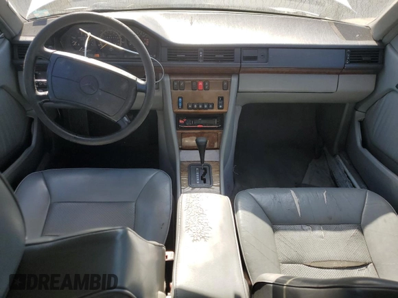 1990 Mercedes-Benz 300 CE с VIN WDBEA51D0LB167029, выставлен на аукционе Copart как лот 68581534 с пробегом 184 595 миль миль и Списание • Salvage title. История ставок и продаж доступна на DreamBid. Изображение 8.