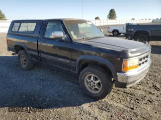 1996 Dodge Dakota z VIN 1B7GG26Y4TS602492, wystawiony jako Copart lot #74402554 z przebiegiem 252 298 mil mil oraz Czysty tytuł • Clean title. Historia ofert i sprzedaży dostępna na DreamBid. Obrazek 4.