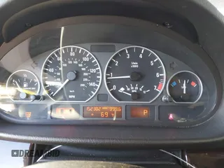 2005 BMW 3 Series 330i with VIN WBAEV53475KM43130, listed as a IAAI auction lot 41361364 with 152,382 mi miles. Bid and sale history available at carsss.com. Image 7.