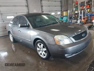 2005 Ford Five Hundred SEL with VIN 1FAHP241X5G164082, listed as a IAAI auction lot 41767921 with 157,728 mi miles. Bid and sale history available at carsss.com. Image 1.