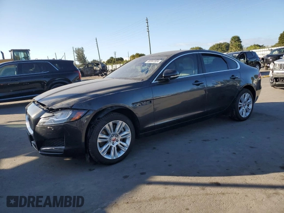 2017 Jaguar XF 35t Premium z VIN SAJBD4BV7HCY33657, wystawiony jako Copart lot #83397324 z przebiegiem 52 520 mil mil oraz Szkoda całkowita • Salvage title. Historia ofert i sprzedaży dostępna na DreamBid. Obrazek 1.
