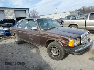 1984 Mercedes-Benz 300 D with VIN WDBAB33A9EA067572, listed as a Copart auction lot 79063724 with 175,663 mi miles and Salvage Title. Bid and sale history available at DreamBid. Image 4.