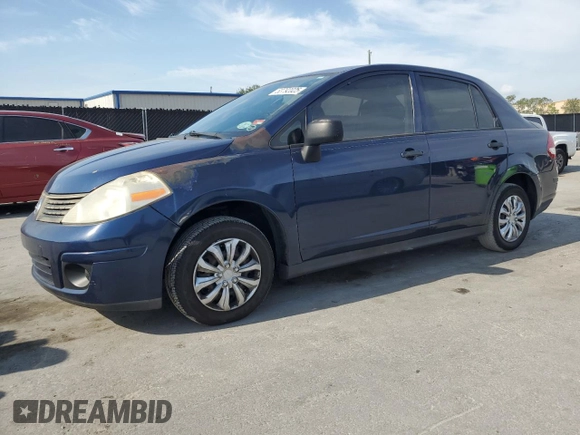 2009 Nissan Versa 1.6 z VIN 3N1CC11E49L476159, wystawiony jako Copart lot #53792025 z przebiegiem 242 459 mil mil oraz Szkoda całkowita • Salvage title. Historia ofert i sprzedaży dostępna na DreamBid. Obrazek 1.