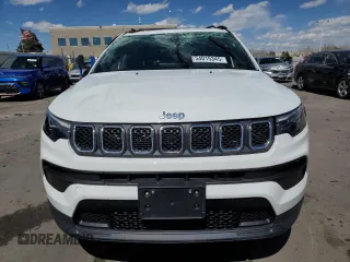 2023 Jeep Compass Latitude Lux с VIN 3C4NJDFN3PT517934, выставлен на аукционе Copart как лот 54015345 с пробегом 13 279 миль миль и Списание • Salvage title. История ставок и продаж доступна на DreamBid. Изображение 5.