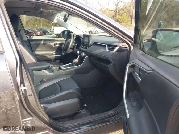 2021 Toyota RAV4 XLE Premium with VIN 2T3C1RFV6MC103170, listed as a IAAI auction lot 41510409 with 31,770 mi miles. Bid and sale history available at carsss.com. Image 5.