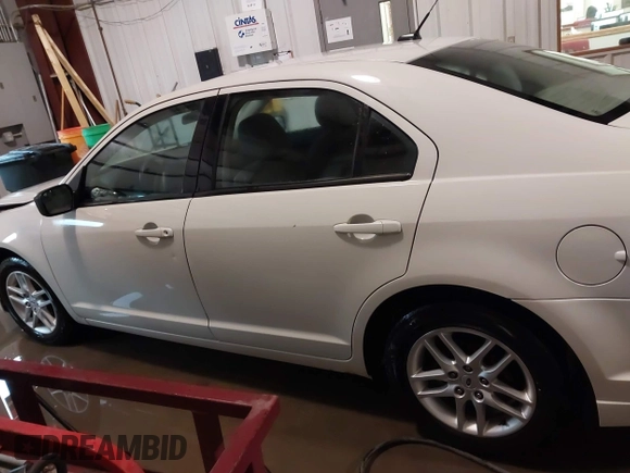 2011 Ford Fusion S with VIN 3FAHP0GA4BR304390, listed as a IAAI auction lot 41729092 with 40,490 mi miles. Bid and sale history available at carsss.com. Image 14.